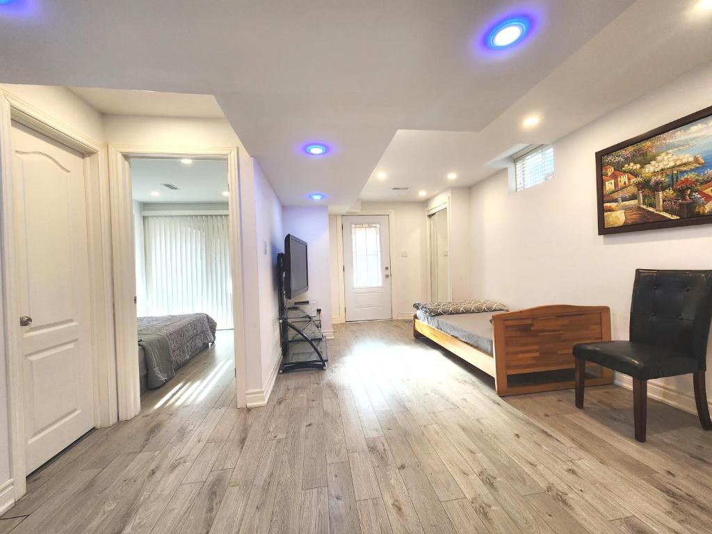 Posezení v ubytování Cozy Walkout Suite