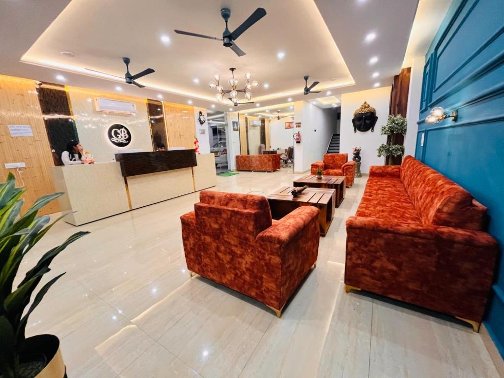 Posezení v ubytování Gange Blossom Resort, Haridwar away from city hustle