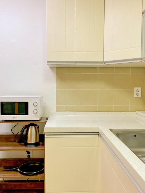 Kuchyň nebo kuchyňský kout v ubytování Korean BIG House