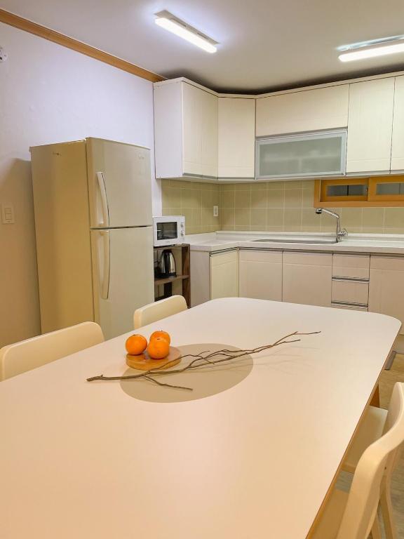Kuchyň nebo kuchyňský kout v ubytování Korean BIG House