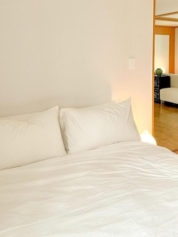 Postel nebo postele na pokoji v ubytování Korean BIG House