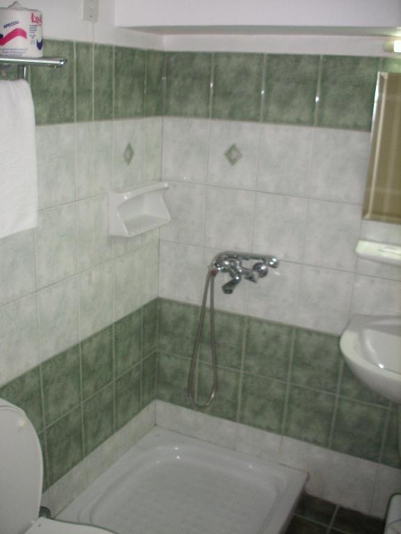 Kúpeľňa v ubytovaní Claridge Hotel