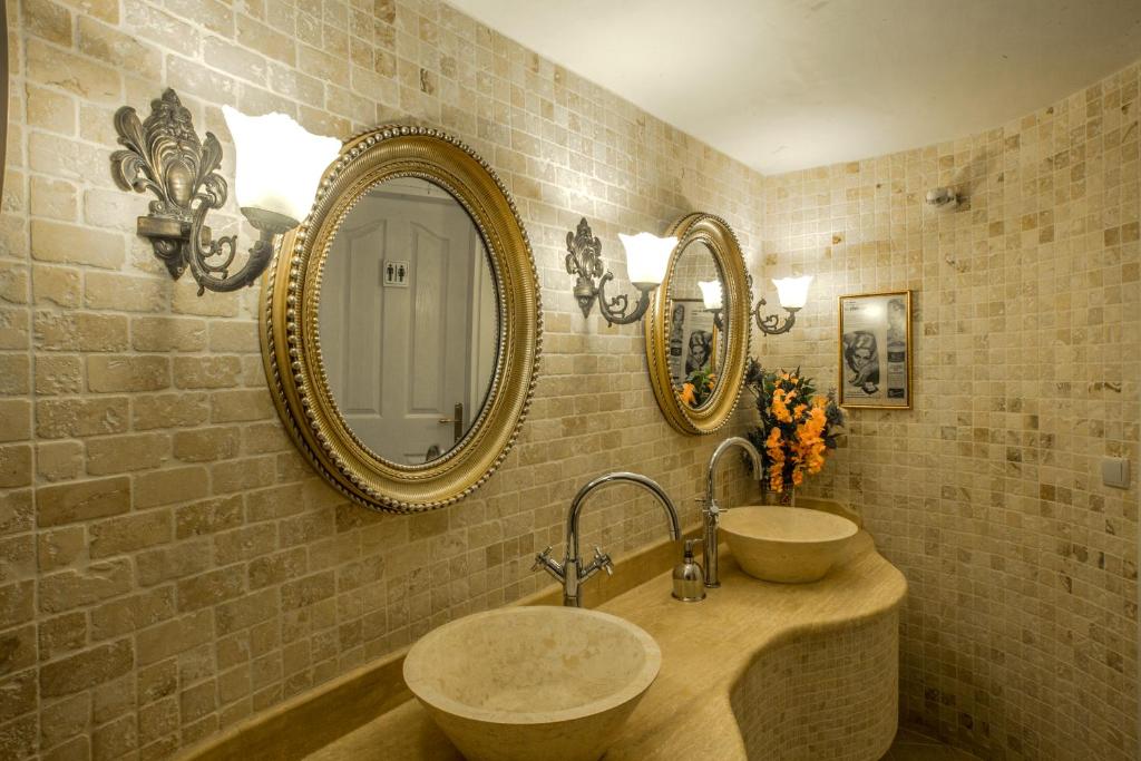 Koupelna v ubytování Lukka Exclusive Hotel – Adult Only +12