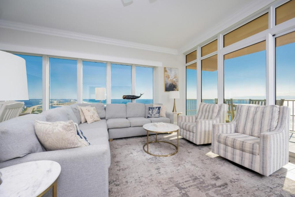 Χώρος καθιστικού στο Phoenix Orange Beach II 2505 condo