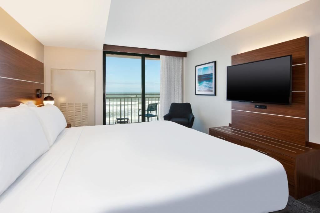 Holiday Inn Express Hotel & Suites Virginia Beach Oceanfront, an IHG Hotel - 