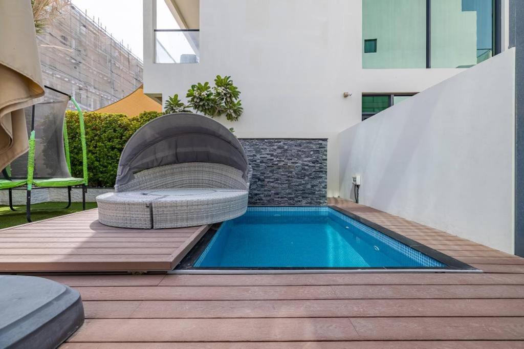Coastal Themed 4BR Townhouse with Pool in JVC، دبي (أسعار محدثة لعام 2026)