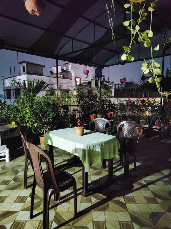 Fotografie z fotogalerie ubytování Tulip Guest House Rooftop Near Kamakhya v destinaci Guváhátí