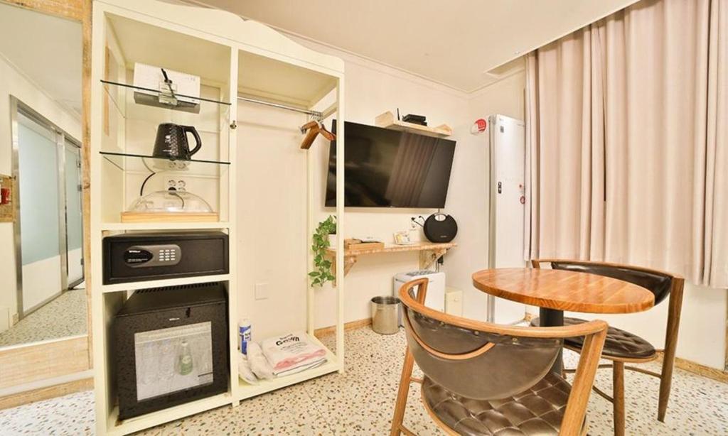 TV a/nebo společenská místnost v ubytování Daegu February Hotel DongdaeguStation