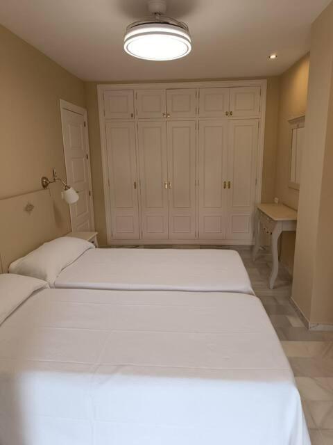 Łóżko lub łóżka w pokoju w obiekcie 3-401-Apartamento 1 dormitorio