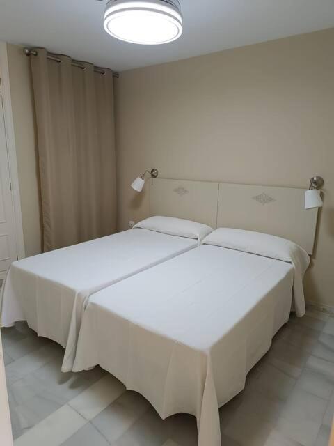 Łóżko lub łóżka w pokoju w obiekcie 3-401-Apartamento 1 dormitorio