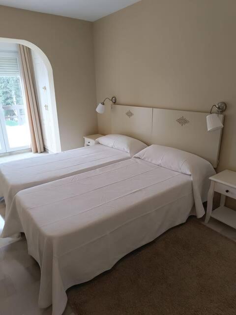Łóżko lub łóżka w pokoju w obiekcie 3-401-Apartamento 1 dormitorio