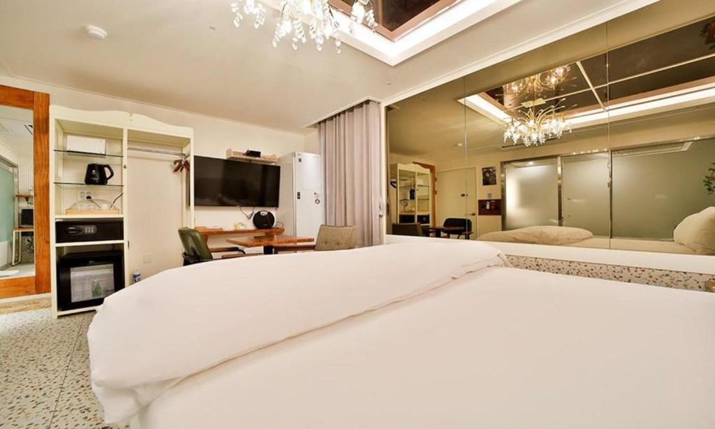 TV a/nebo společenská místnost v ubytování Daegu February Hotel DongdaeguStation
