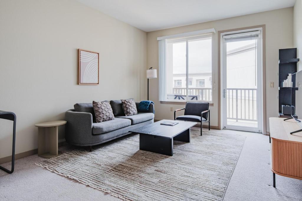 Ảnh trong thư viện ảnh của Blueground Dublin pool AC nr museums SFO-1781 ở San Francisco