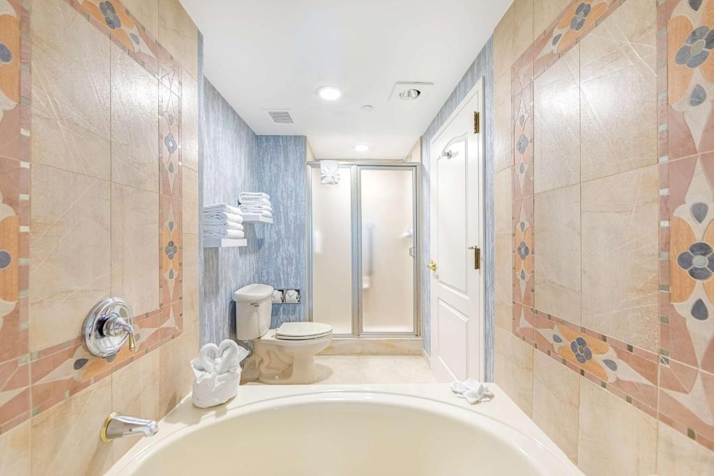 Koupelna v ubytování Homewood Suites by Hilton East Rutherford - Meadowlands, NJ