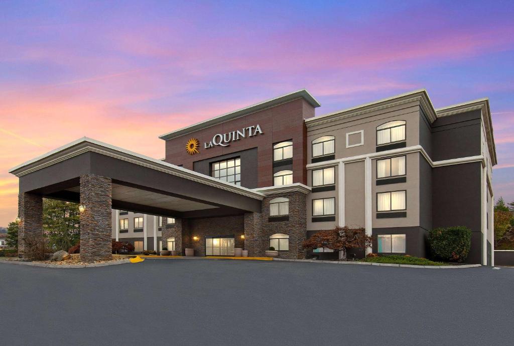 a rendering of a rendering of a hotel at La Quinta by Wyndham Sevierville / Kodak in Sevierville