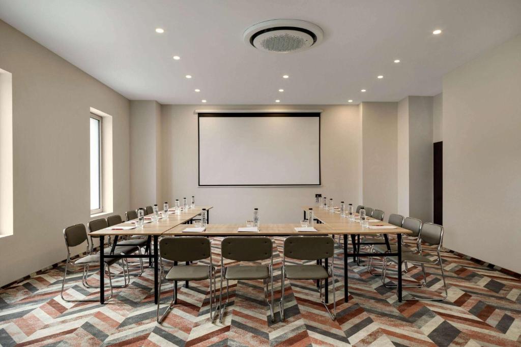 Konferenční prostory v ubytování Ramada by Wyndham Bucharest Otopeni Airport