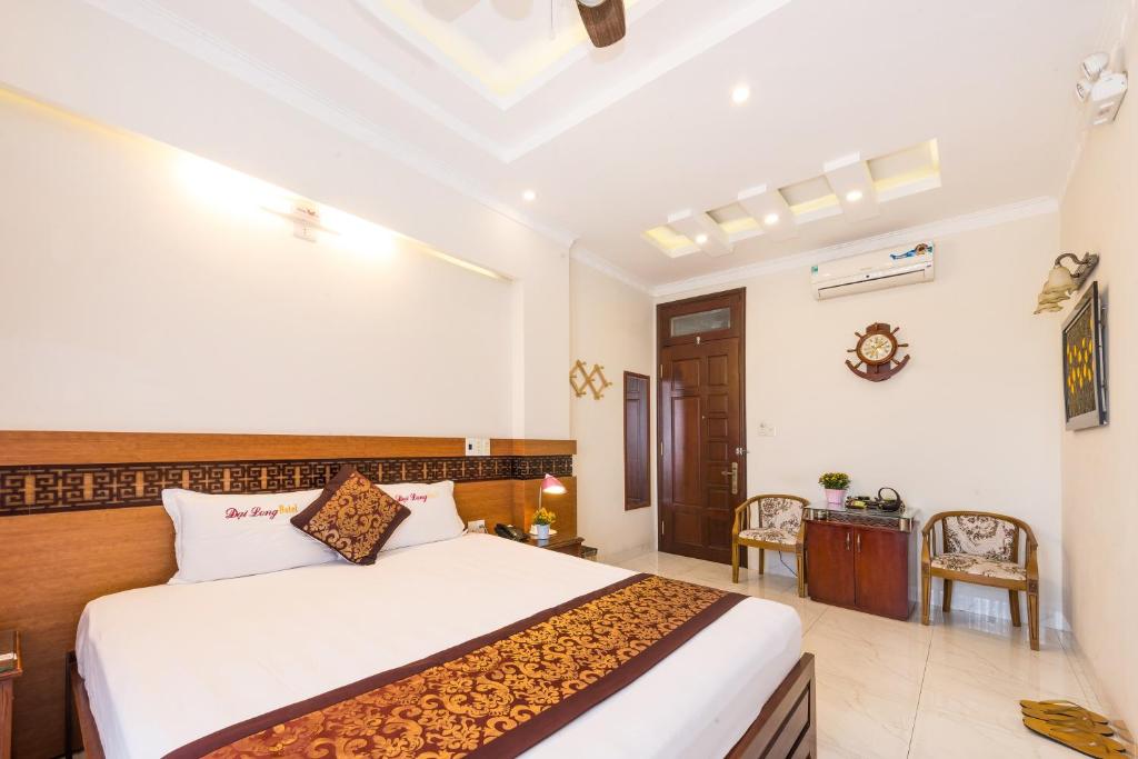 Postel nebo postele na pokoji v ubytování Dai Long Hotel