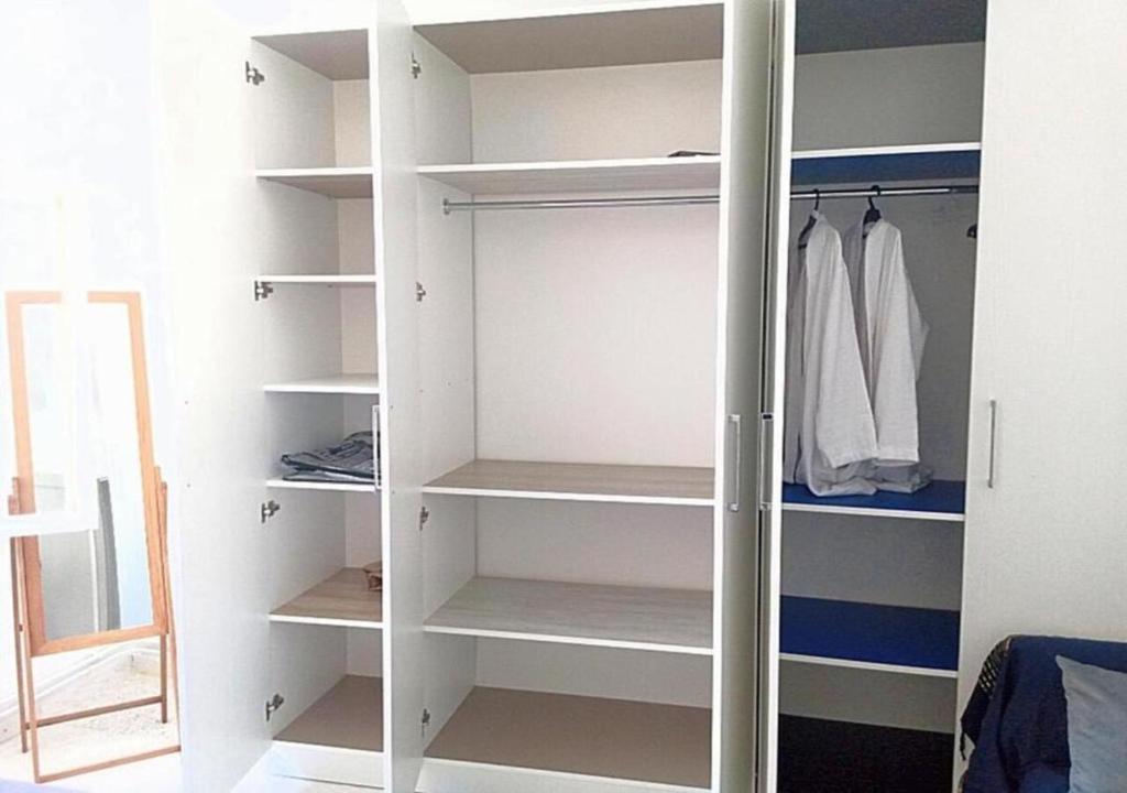 Palanda nebo palandy na pokoji v ubytování Sidibou Said Style