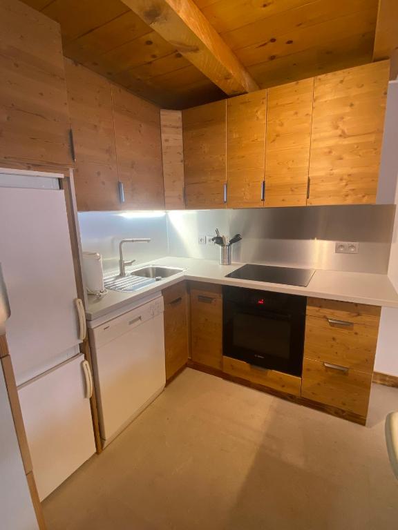 La Ferme des Georgières -Pour votre confort, le séjour inclut les draps, les serviettes de bain et le ménage- - Two-Bedroom Apartment With Mountain View