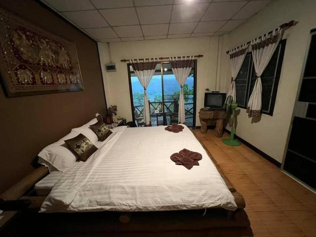 Postel nebo postele na pokoji v ubytování Khunyuam Resort