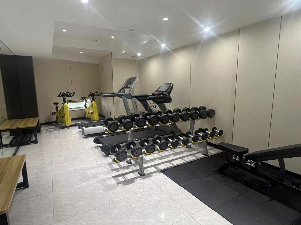 Fitness centrum a/nebo fitness zařízení v ubytování Yueda Financial City International Hotel