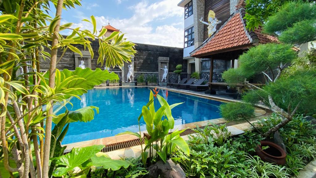 Bazén v ubytování Sandat Hotel Legian nebo v jeho okolí