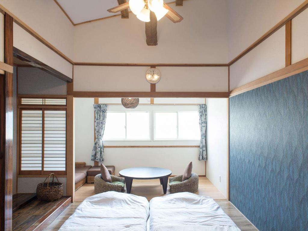 a bedroom with a bed and a table and chairs at Yadokari 852 - Vacation STAY 56348v in Manazuru