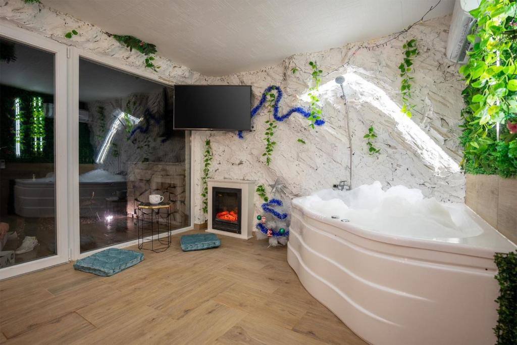 Bilik mandi di Cozy Mountain House with Jacuzzi & Sauna- Sarajevo Trebevic