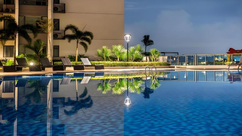 Bazén v ubytování R&F Princess Cove Seine Region by FUJU with Seaview at JB City Centre#Adjacent to Singapore#5 mins walk to ClQ#Free Parking#中英文房东 nebo v jeho okolí