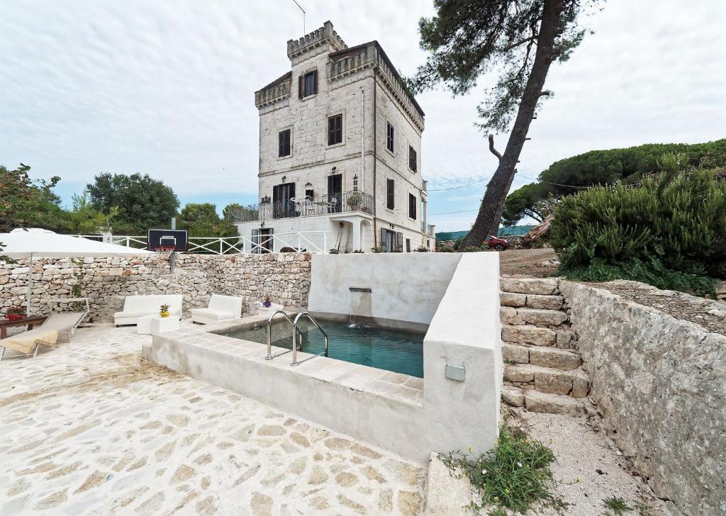 Bazén v ubytování Torre Marinella nebo v jeho okolí