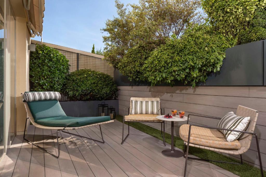 A balcony or terrace at NH Collection Madrid Paseo del Prado