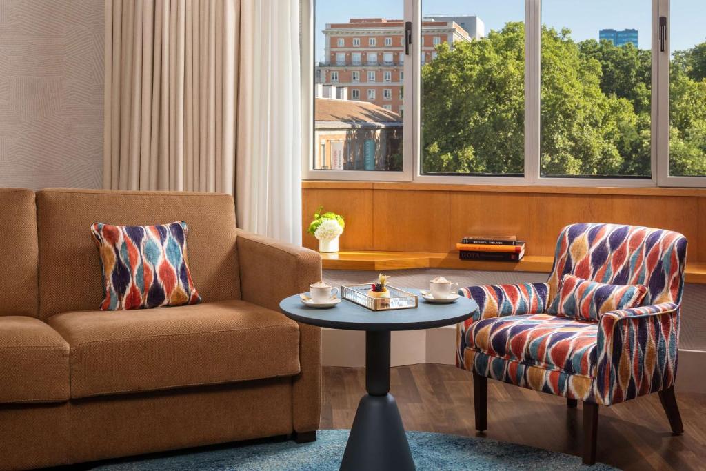 A seating area at NH Collection Madrid Paseo del Prado