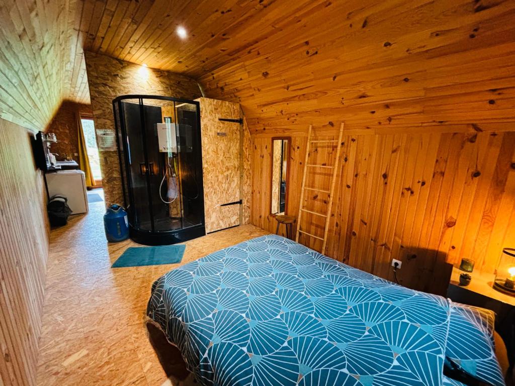 Postel nebo postele na pokoji v ubytování Nuit insolite dans un ancien héliport