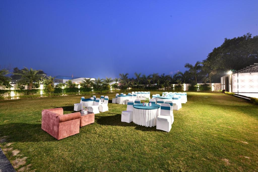 Aed väljaspool majutusasutust Click Collection Grand Gateway Varanasi