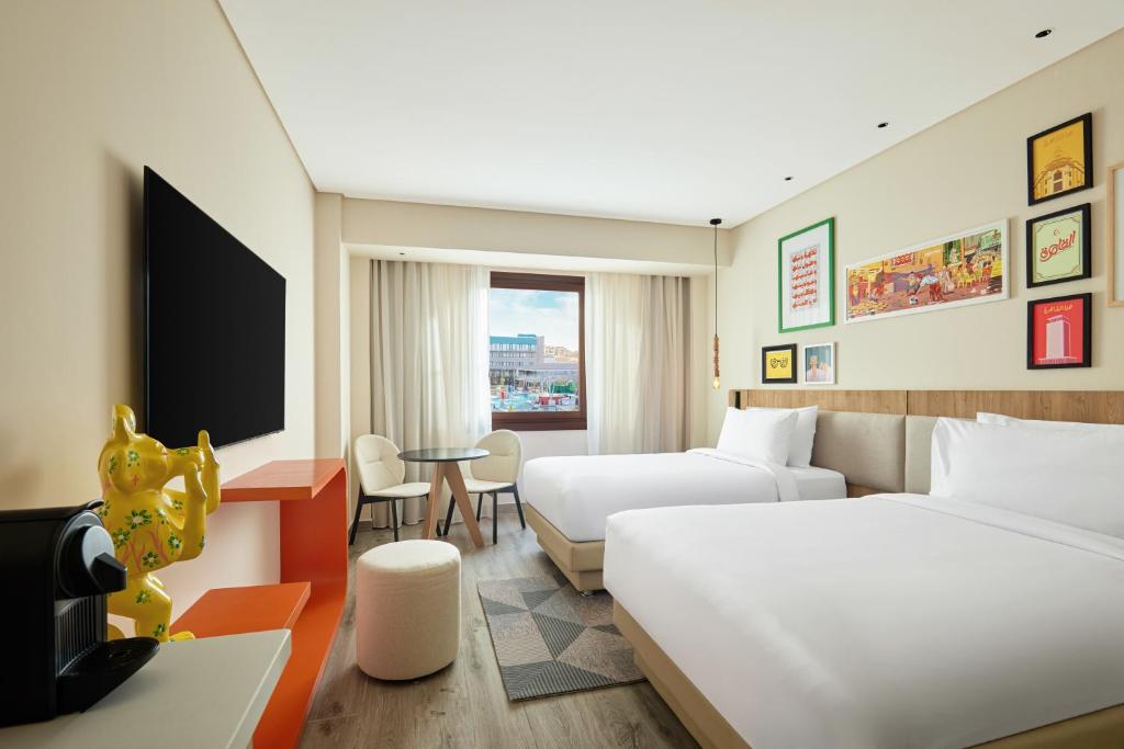 Televiisor ja/või meelelahutuskeskus majutusasutuses Hyatt Centric Cairo West