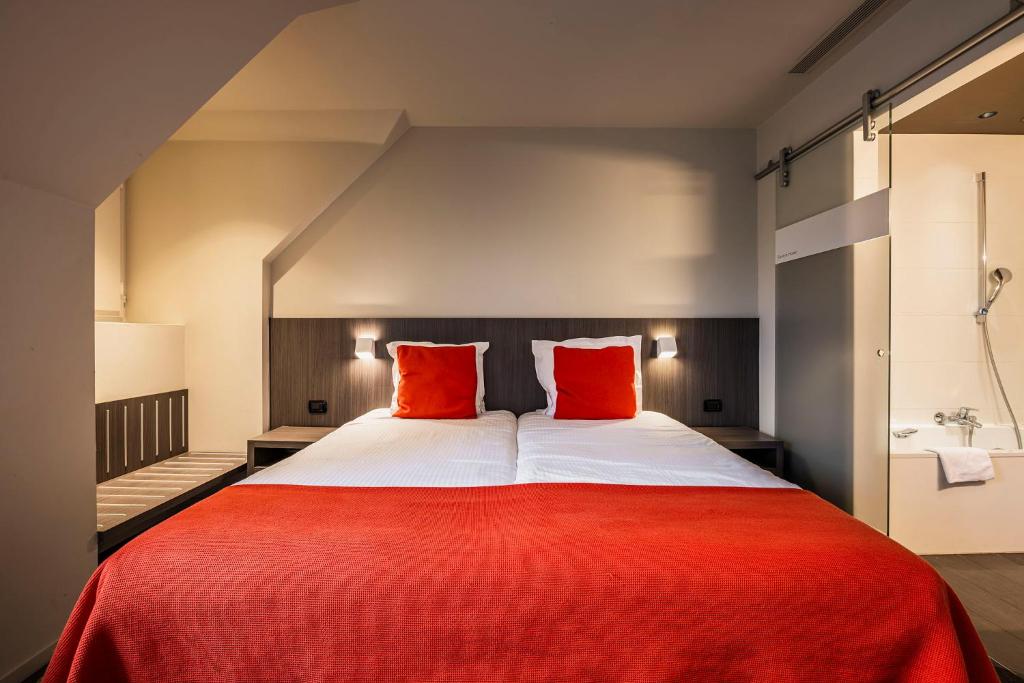 Postel nebo postele na pokoji v ubytování Square Hotel