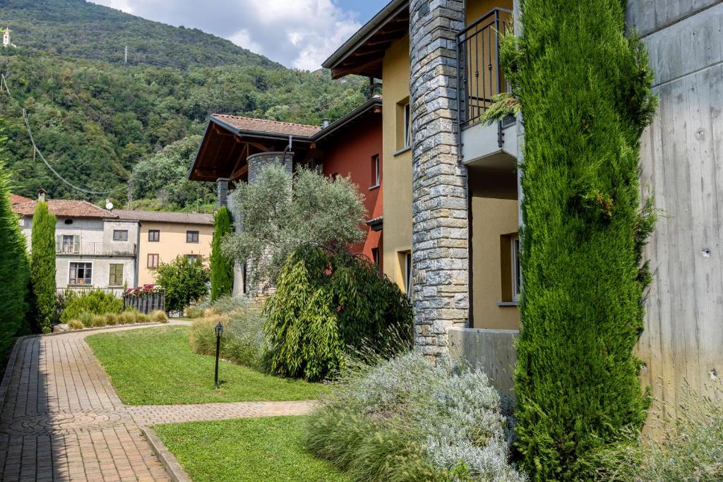 Nespecifikovaný výhled na hory nebo výhled na hory při pohledu z aparthotelu