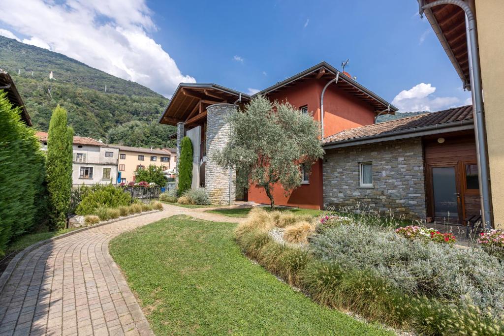Nespecifikovaný výhled na hory nebo výhled na hory při pohledu z aparthotelu