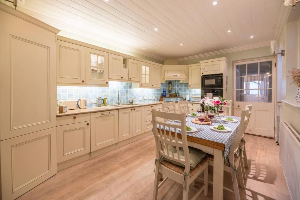 Sea Holly Cottage, Aldeburgh 4
