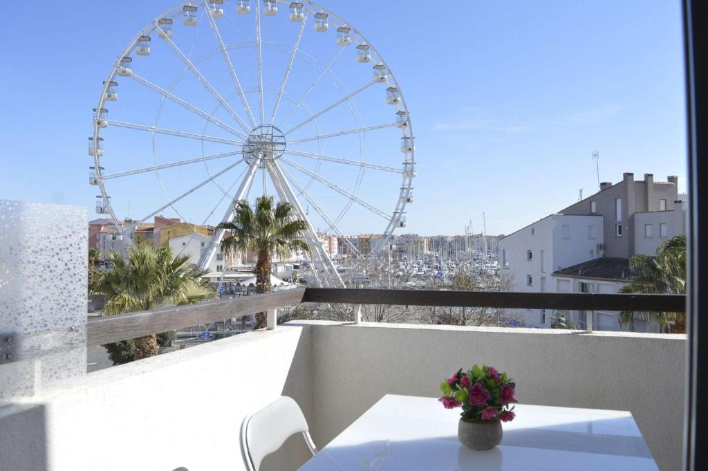 En balkon eller terrasse på Appt Studio cabine 4 couchages CAP D'AGDE CT005-032