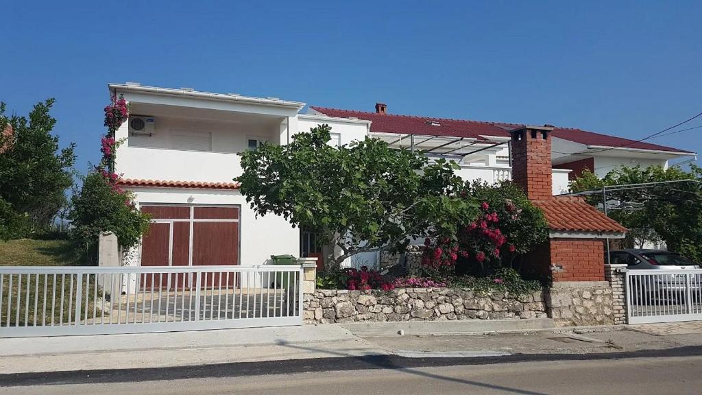 Budova, v ktorej sa apartmán nachádza