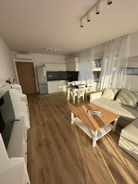 Η κουζίνα ή μικρή κουζίνα στο Cosy apartments in complex Panorama