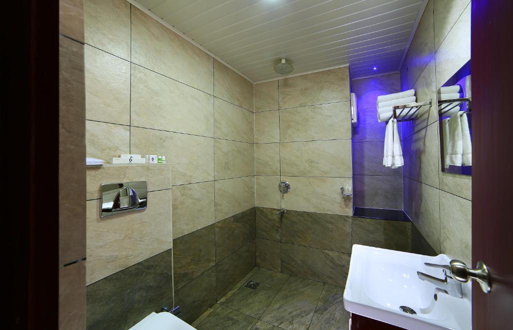 Koupelna v ubytování Hotel C7 Munnar