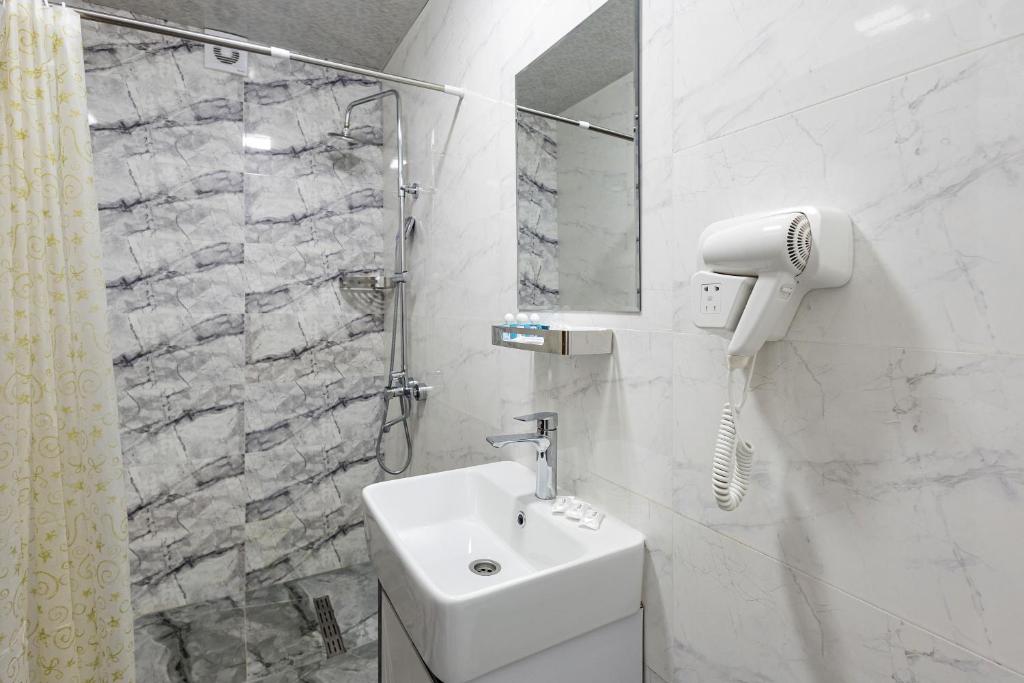 Hotel Shodlik - Habitación Cuádruple