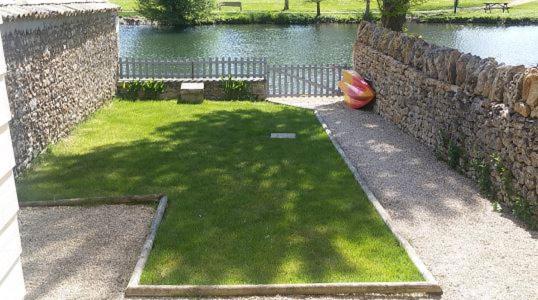 Photo de la galerie de l'établissement Jolie Maison au bord de la rivière, à Vivonne