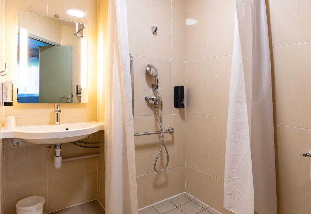 Koupelna v ubytování B&B HOTEL Valence Sud