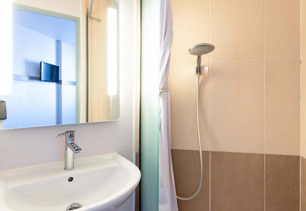 Koupelna v ubytování B&B HOTEL Valence Sud