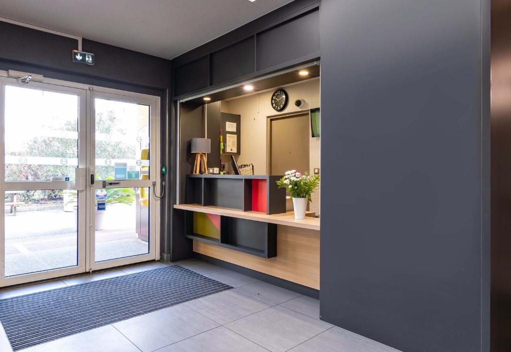 Kuchyň nebo kuchyňský kout v ubytování B&B HOTEL Valence Sud