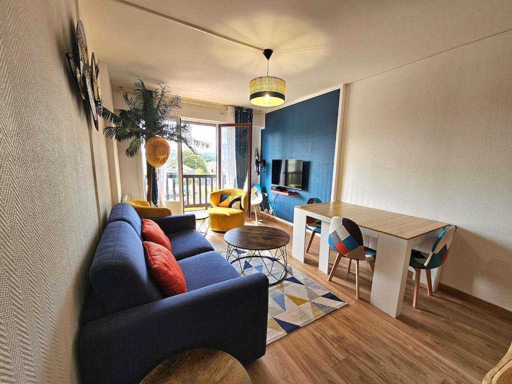 Photo de la galerie de l'établissement Le Yacht Club avec accès plage et parking privé, à Blonville-sur-Mer