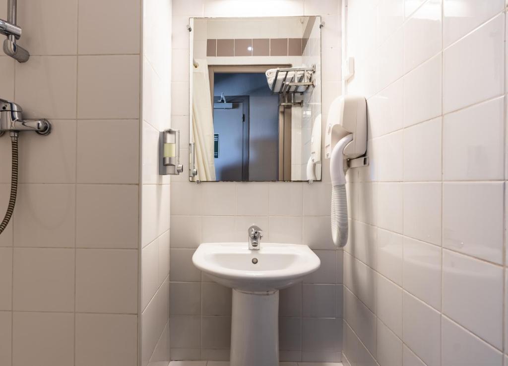 Hotel Bristol Nord Paris - Resim 8